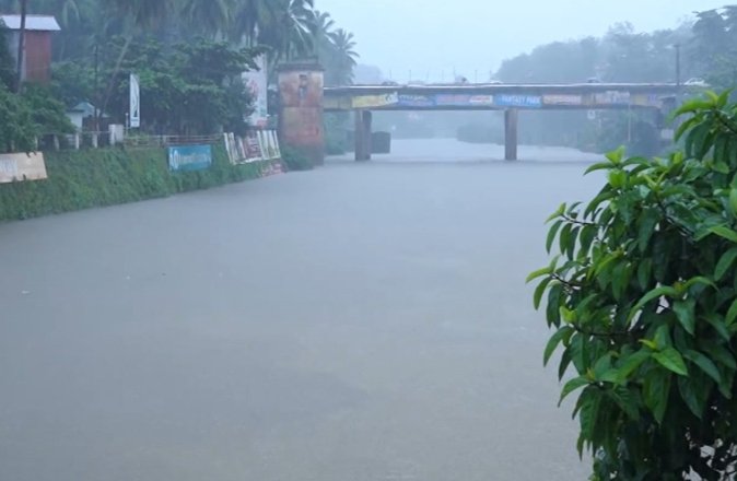 കോട്ടയത്ത് യുവാവ് ആറ്റിൽ ചാടി