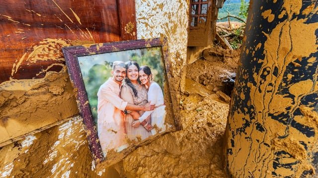 ചെളിയില്‍ പുതഞ്ഞ് കസേരയില്‍ ഇരിക്കുന്ന നിലയില്‍ മൃതദേഹങ്ങള്‍; രക്ഷാപ്രവര്‍ത്തകരെ കാത്തിരുന്നത് നടുക്കുന്ന കാഴ്ചകള്‍…