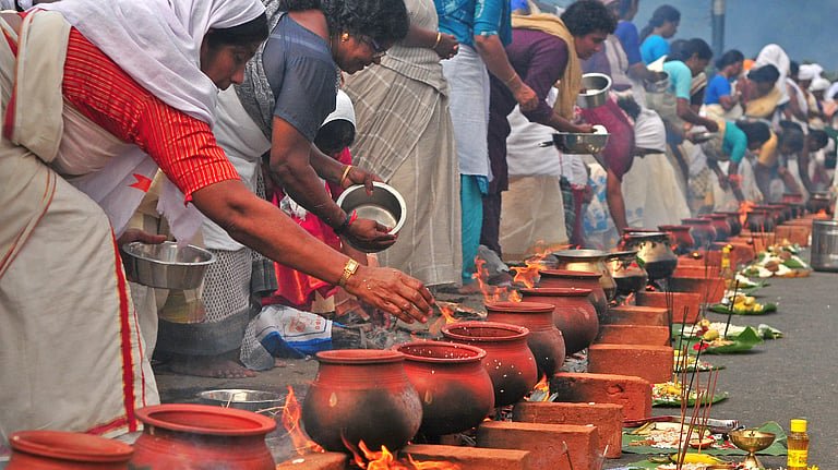 ആറ്റുകാൽ പൊങ്കാല;  ഭക്തിസാന്ദ്രമായി തലസ്ഥാന നഗരി…