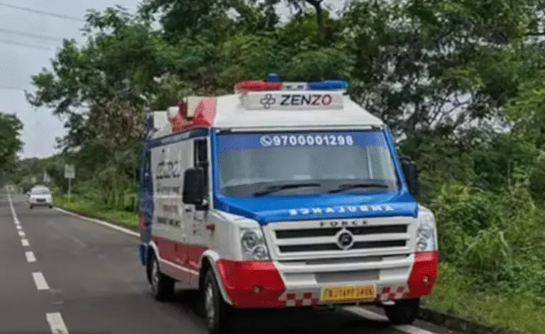 ഓടിക്കൊണ്ടിരുന്ന ആംബുലൻസിൽ നിന്ന് രോഗി തെറിച്ച് റോഡിൽ വീണു…