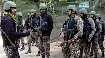 ജമ്മുകശ്മീരില്‍ നുഴഞ്ഞുകയറാന്‍ ശ്രമിച്ച പാക് പൗരനെ സൈന്യം പിടികൂടി…