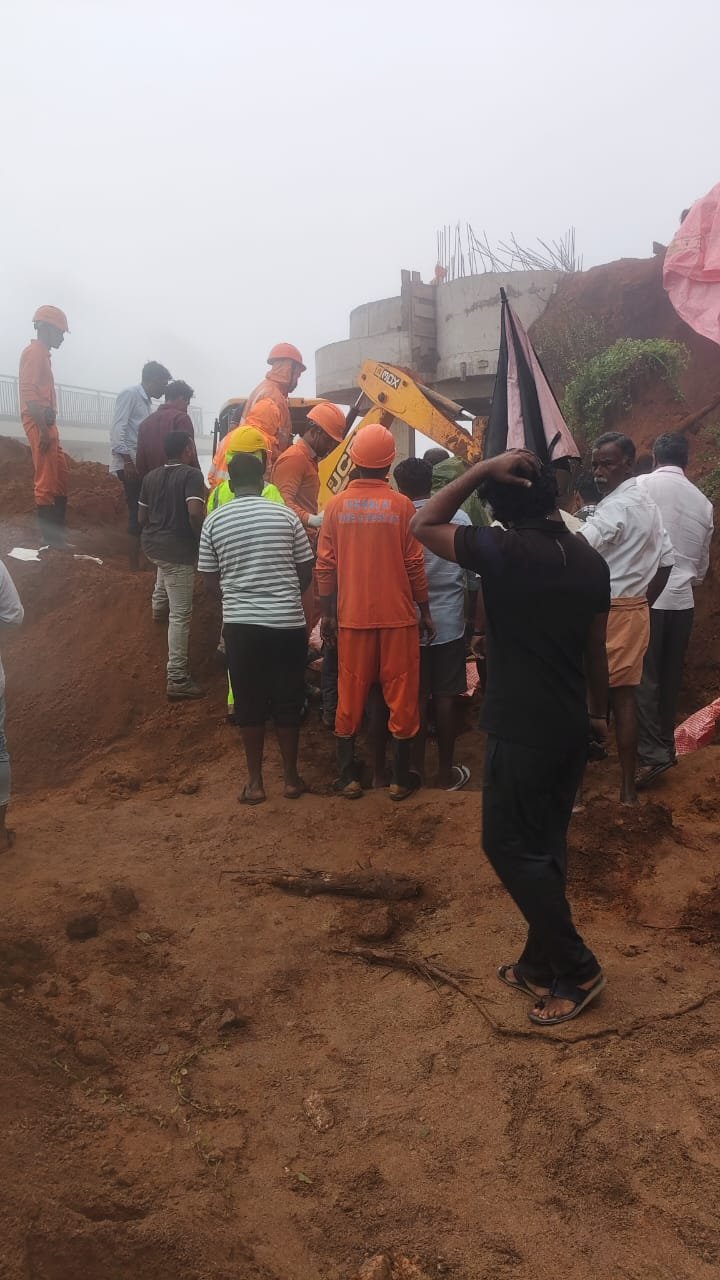 ഇടുക്കിയിൽ മണ്ണിനടിയിൽപ്പെട്ട് രണ്ട് തൊഴിലാളികൾക്ക് ദാരുണാന്ത്യം