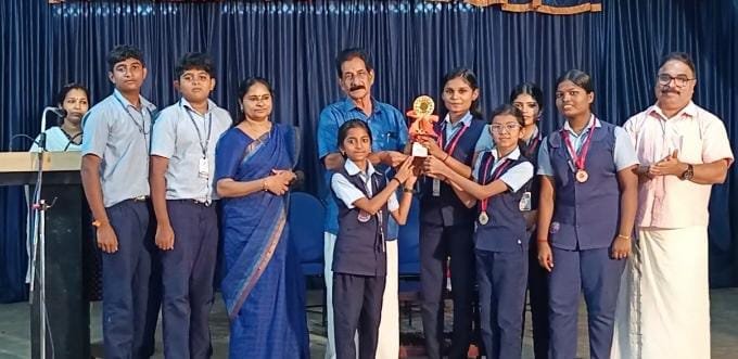 ളാക്കാട്ടൂർ എംജിഎം എൻ എസ്എസ് ഹയർ സെക്കണ്ടറി സ്കൂളിൽ വിദ്യാർത്ഥികളെ അനുമോദിച്ചു