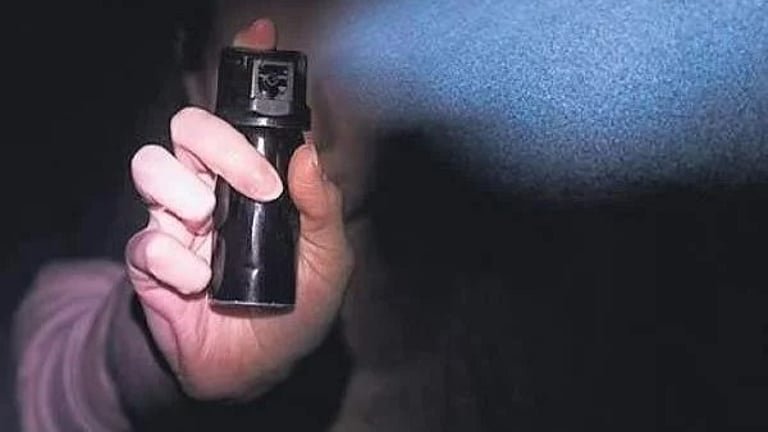 സ്‌കൂളില്‍ വിദ്യാര്‍ഥി പെപ്പര്‍ സ്പ്രേ അടിച്ചു; തിരുവനന്തപുരത്ത് സഹപാഠികളും അധ്യാപികയും ആശുപത്രിയില്‍