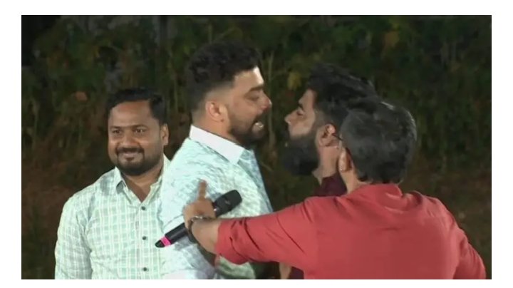 ‘ഏതെങ്കിലും ഒരു വളവില്‍ ഇരുട്ടത്ത് എന്നെയും കാത്ത് കമ്മ്യൂണിസ്റ്റ് കാപാലികന്മാരുടെ കത്തി കാത്തിരിക്കുന്നു’..പ്രശാന്ത് ശിവന്റെ മറുപടി