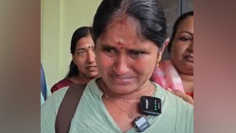 നാമനിര്‍ദേശ പത്രിക സ്വീകരിച്ചില്ല; പൊട്ടിക്കരഞ്ഞ് ട്വന്റി 20 സ്ഥാനാര്‍ഥി