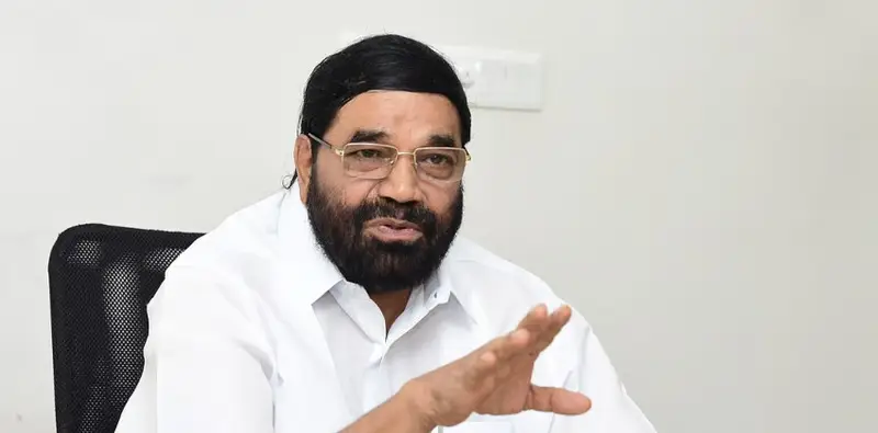 ‘കൃഷിയിടത്തില്‍ വെക്കുന്ന പേക്കോലം പോലെ’; മന്ത്രി വിഎന്‍ വാസവനെതിരേ അധിക്ഷേപ പരാമര്‍ശവുമായി ബിജെപി നേതാവ്