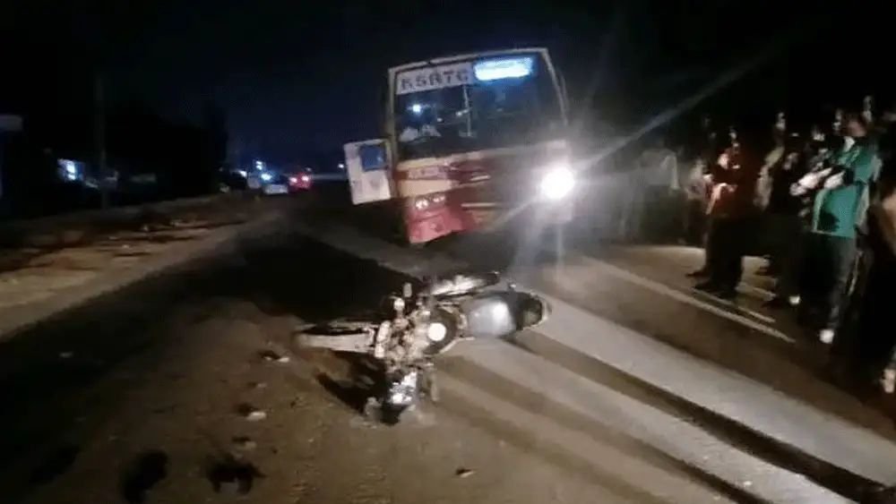 കെഎസ്‌ആര്‍ടിസി ബസ് ബൈക്കിലിടിച്ച് രണ്ട് യുവാക്കൾക്ക് ദാരുണാന്ത്യം