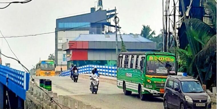 കോട്ടയം-കുമരകം റോഡിൽ ഇന്നും നാളെയും ഗതാഗത നിയന്ത്രണം: കോണത്താറ്റ് പാലത്തിലെ ടാറിങ് പ്രവൃത്തികൾ ആരംഭിച്ചു