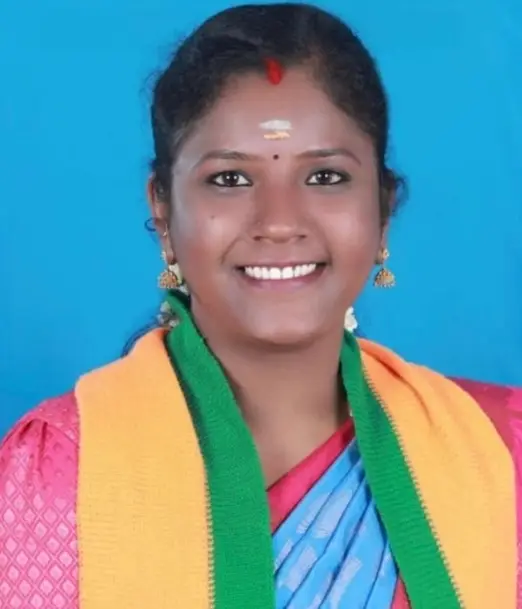 മുന്നാറിലുണ്ട് ഒരു സോണിയ ഗാന്ധി,  മത്സരിക്കുന്നത് താമര അടയാളത്തിൽ