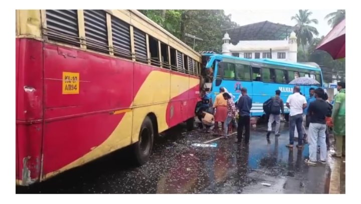 കെഎസ്ആര്‍ടിസി ബസും സ്വകാര്യ ബസും കൂട്ടിയിടിച്ച് അപകടം, നിരവധി പേര്‍ക്ക്…