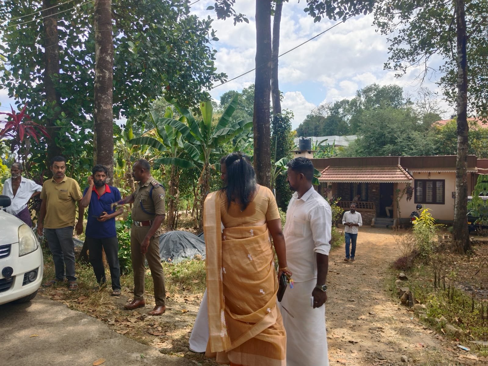 ഭാര്യയെ കൊലപ്പെടുത്തി ഭർത്താവ് തൂങ്ങിമരിച്ചു, സംഭവം പാമ്പാടി ഇല്ലിവളവിൽ