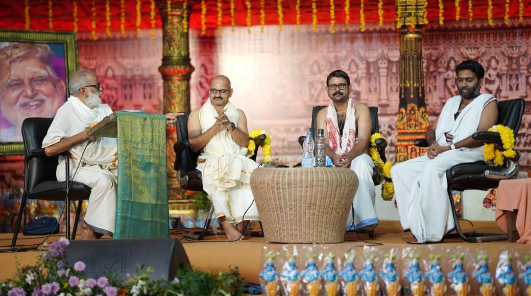 മള്ളിയൂര്‍ ഭാഗവതോത്സവ വേദിയില്‍ ആശയ സംവാദമായി ധര്‍മവിചാരം,&nbsp; ഹൈന്ദവ സംസ്‌കാരത്തില്‍ വൈദേശിക കടന്നാക്രമണെന്ന് ചർച്ചാസംവാദം