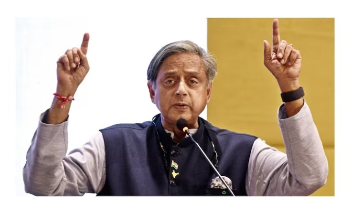 വാർത്ത വന്നപ്പോൾ താൻ വിമാനത്തിലായിരുന്നുവെന്ന് തരൂർ, ‘പ്രതികരിക്കാനില്ല’