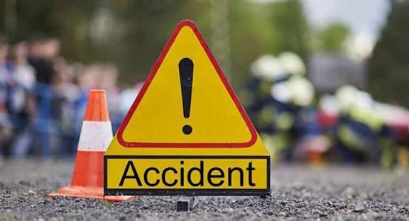 ടാങ്കർ ലോറിയും സ്ക്കൂട്ടറും കൂട്ടിയിടിച്ച് രണ്ട് പേർക്ക് പരിക്ക്,&nbsp; പരിക്കേറ്റത് ഗ്രാമറ്റം സ്വദേശിക്കും നെടുംകുഴി സ്വദേശിക്കും