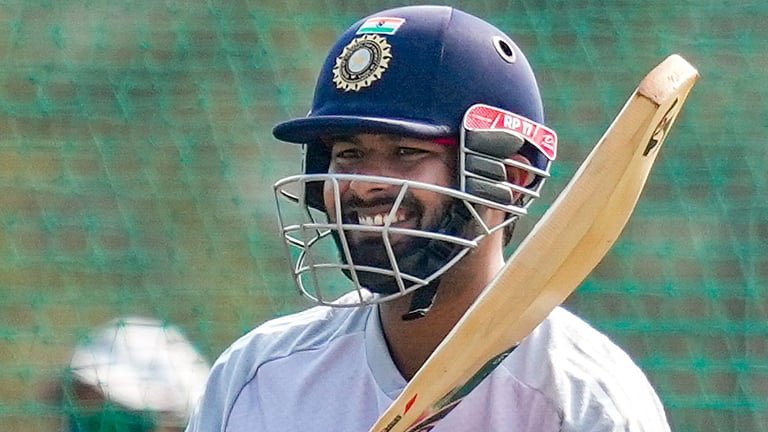 തിരിച്ചുവരവ് അവതാളത്തിലാക്കി വീണ്ടും പരിക്ക്; പന്തിന്റെ പകരക്കാരനെ പ്രഖ്യാപിച്ച് ബിസിസിഐ…