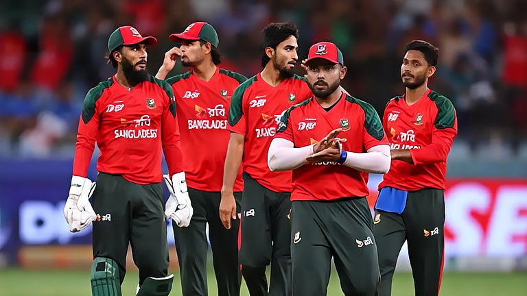 ഐസിസിയുടെ വിരട്ടലിന് പിന്നാലെ യോഗം ചേരാൻ ബംഗ്ലാദേശ്; താരങ്ങളെ കേൾക്കും,തീരുമാനം ഉടൻ…