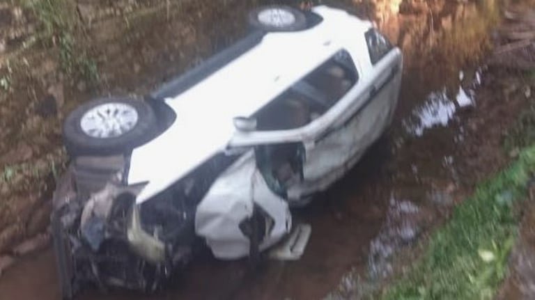 ചമ്പക്കര ആശ്രമം പടിയിൽ കാര്‍ നിയന്ത്രണം വിട്ട് തോട്ടിലേക്ക് മറിഞ്ഞു; ഒരാള്‍ മരിച്ചു; അഞ്ച് പേര്‍ക്ക് പരിക്ക്