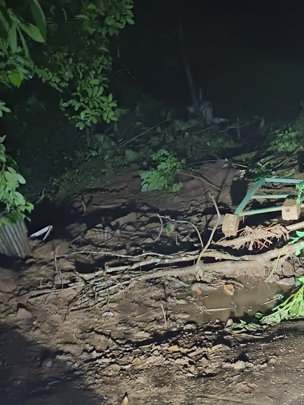 മലപ്പുറം മലവെള്ളപ്പാച്ചില്‍: രണ്ടു മൃതദേഹങ്ങള്‍ കണ്ടെടുത്തു; നാലുപേര്‍ക്കായി ഇന്ന് വീണ്ടും തിരച്ചില്‍