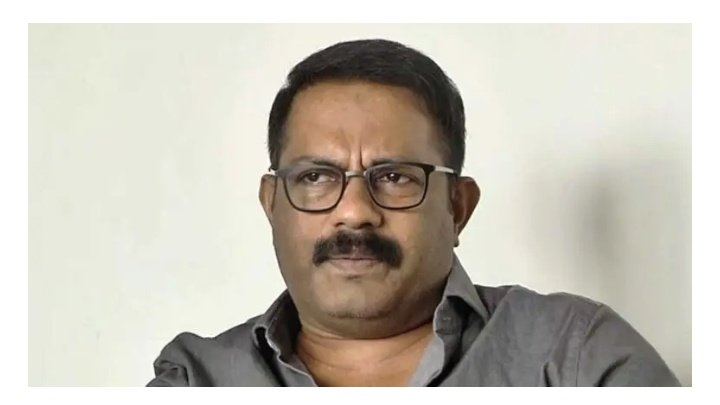 മന്ത്രി ഷാജിയുടെ വാദം പൊളിയുന്നു; വിവാദ റെഞ്ച് റോവറിന്…