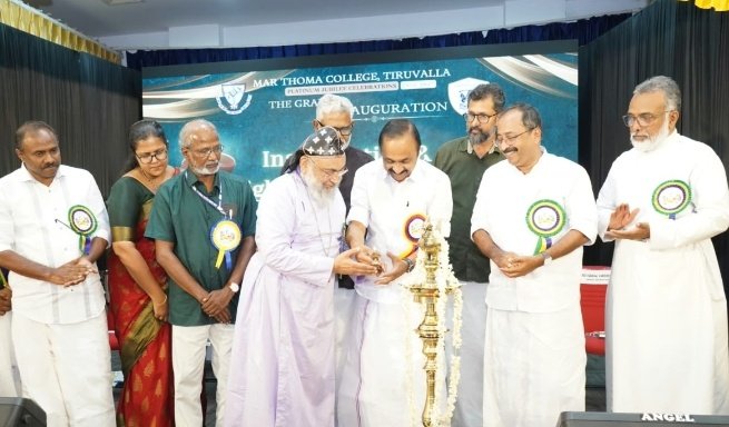 വൈജ്ഞാനിക വിപ്ലവത്തിന്റെ കാലത്ത് വിദ്യാഭ്യാസം പുതിയ കാലത്തിനനുസരിച്ച് മാറണം: മുഖ്യമന്ത്രി വി ഡി സതീശൻ